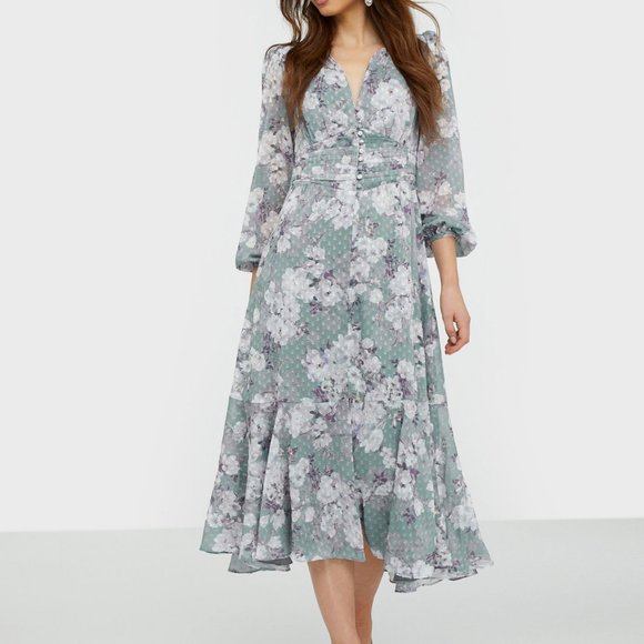 “Every New” Long Sleeve High-Low Dress – V-Neck, Defined Waist, Size 8 - Picture 11 of 11